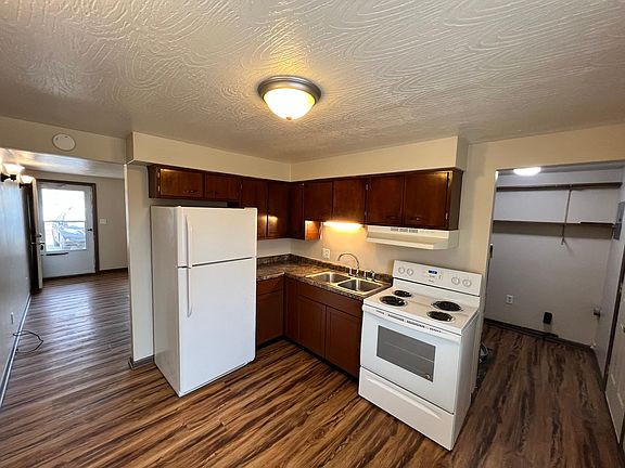 3rd image of 46 Oakwood Dr
