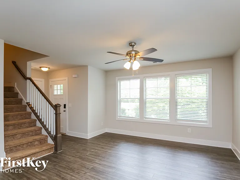 2375 Belaire Dr — Photo 5
