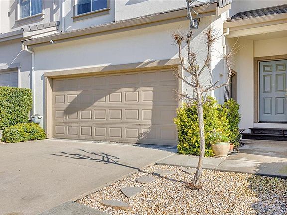 3rd image of 219 Bridle Point Cir