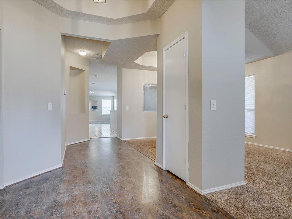 1st image of 102 Pershore Ln