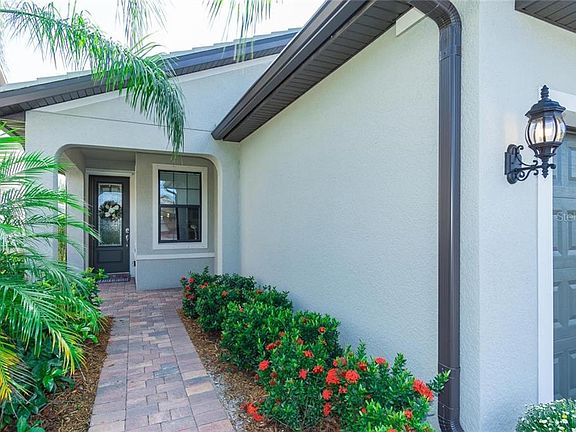 2nd image of 13813 Alafaya St
