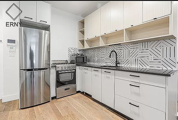 1st image of 319 19th St APT 1
