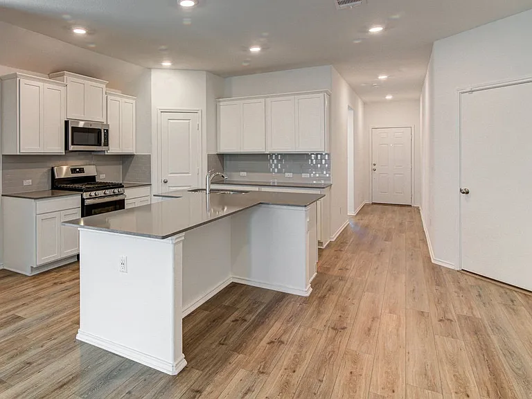 361 Madrid St — Photo 6