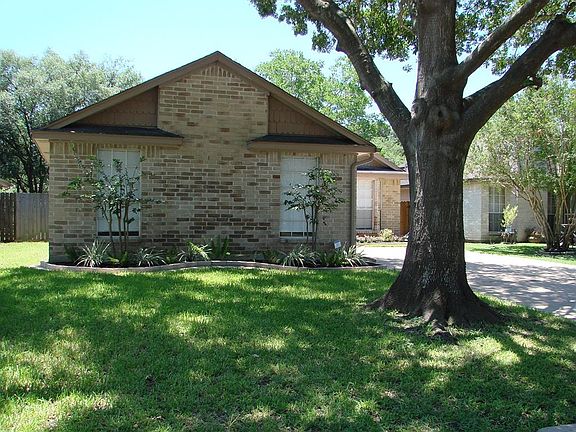4th image of 19515 Lake Hollow Ln