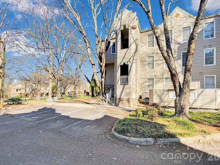 300 S Cedar St #2 — Photo 2