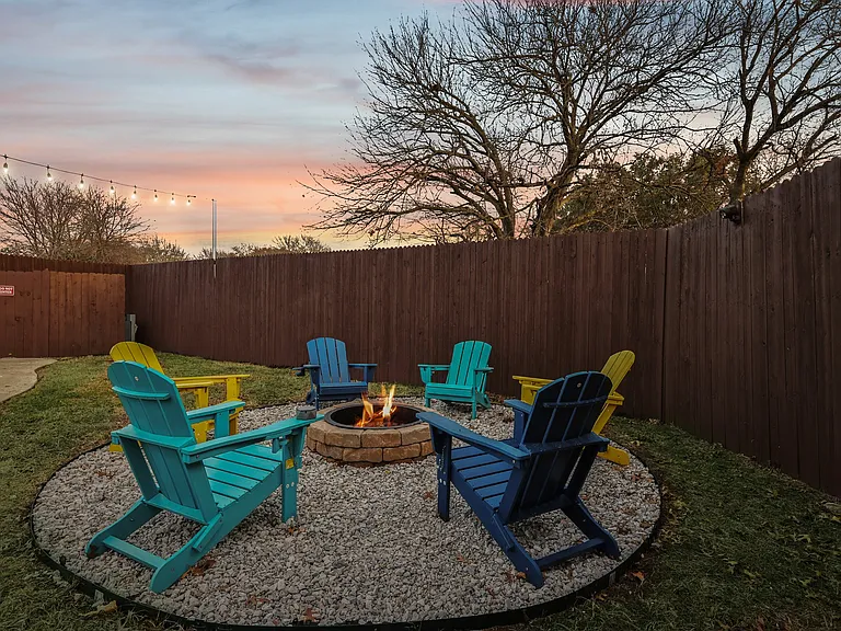 1044 Briarwood Ln — Photo 47