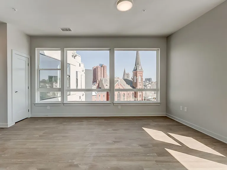 115 W Hamburg — Photo 96