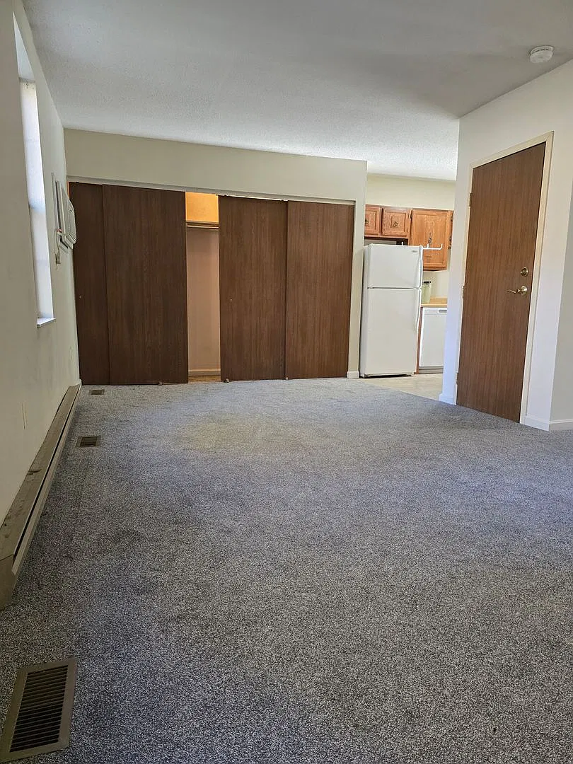 31 Clinton Street — Photo 4