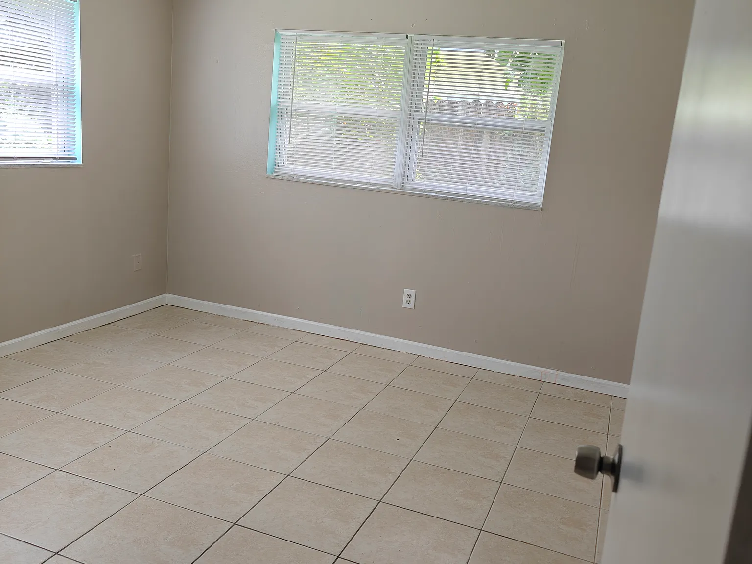 3 bed, 980 sqft, $1,800 — Photo 4