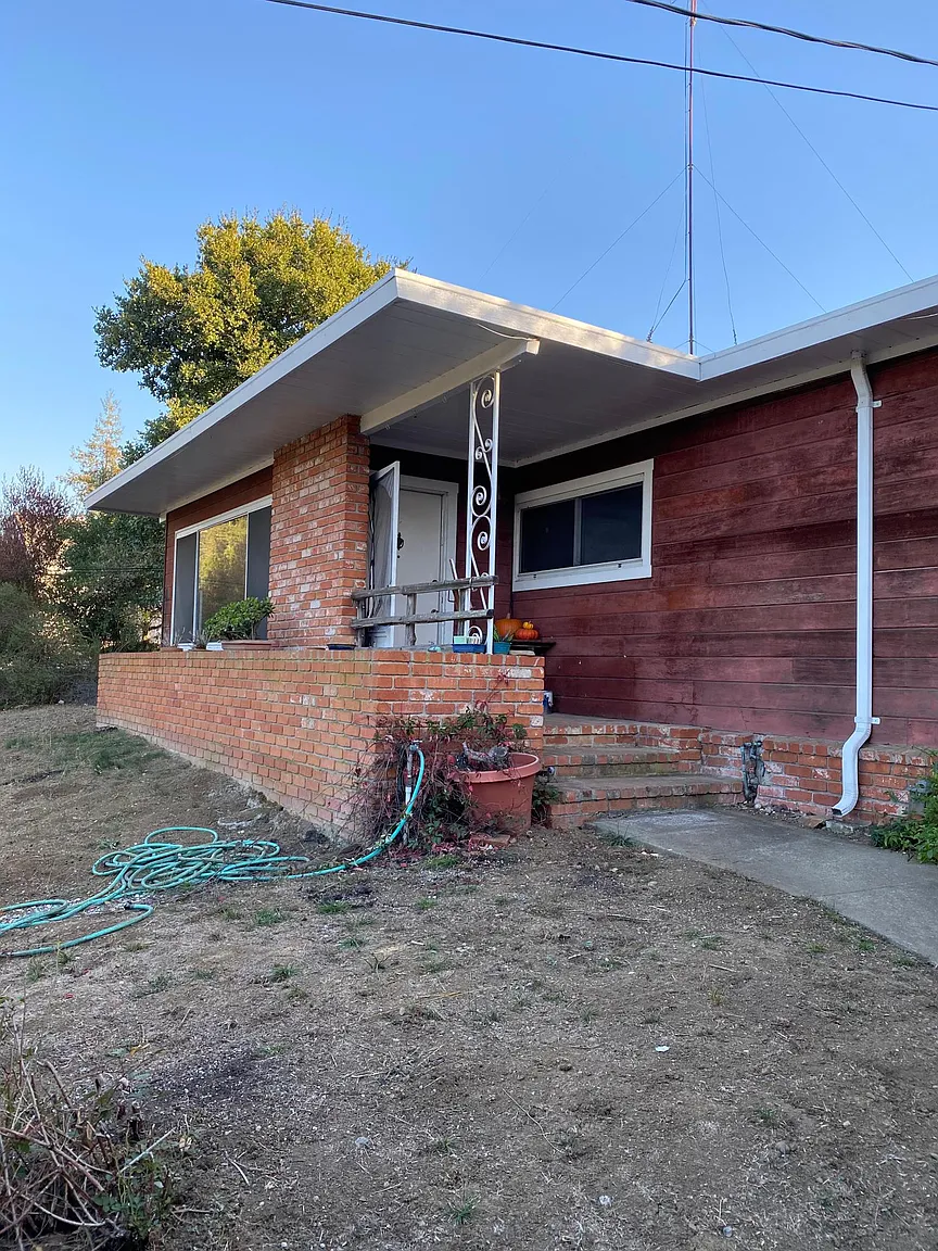 18206 Crest Ave photo 1