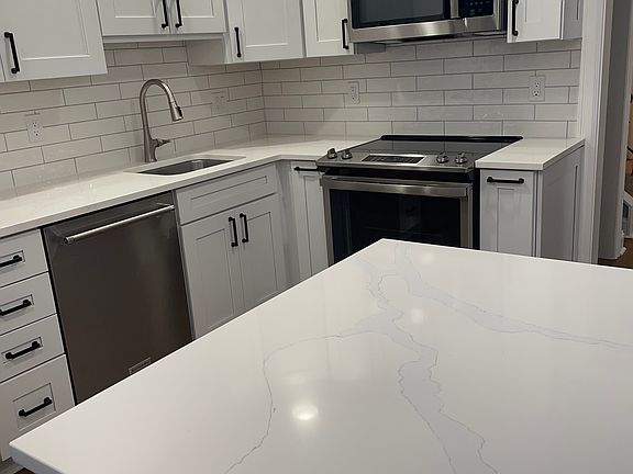 3rd image of 694A Bloomfield Ave
