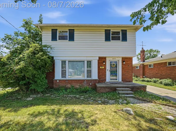 18332 Spring Ct S, Fraser, MI 48026