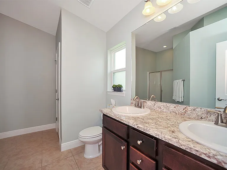 553 Hollow Glen Dr — Photo 14