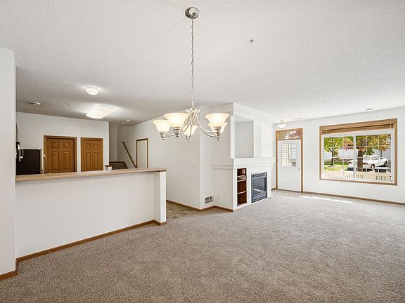 4th image of 4599 Blaine Ave #1403