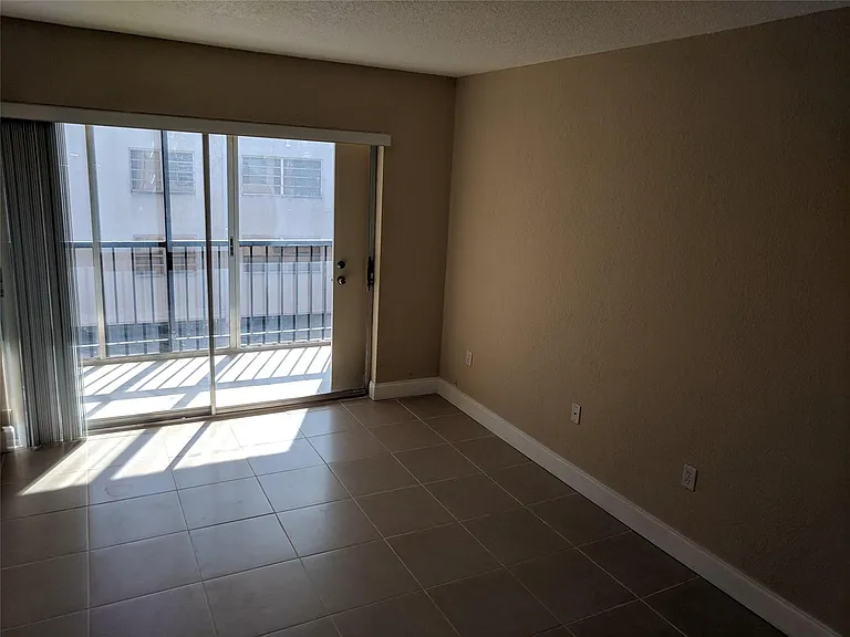 1250 NE 125th St #312C — Photo 5