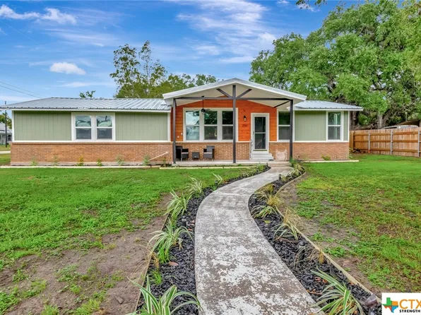 250 W Franklin St, Goliad, TX 77963