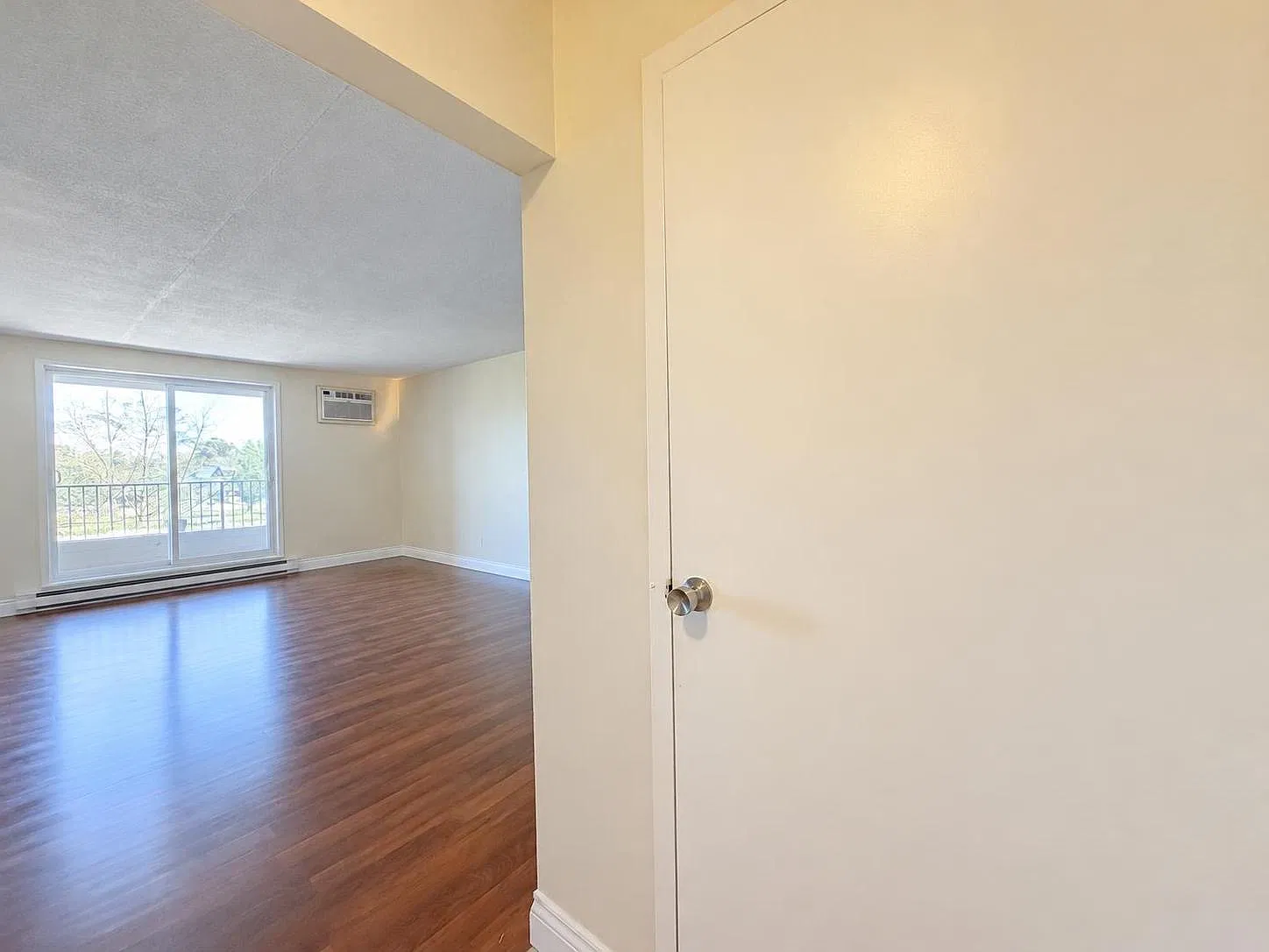 2 bed, $1,400 — Photo 3