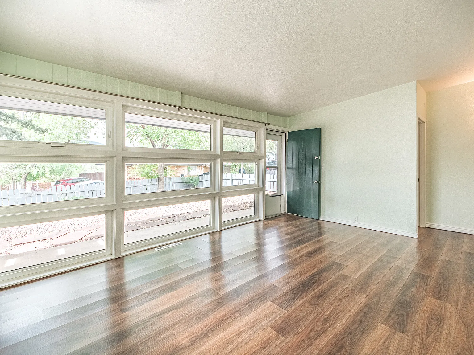 2 bed, 750 sqft, $1,695 — Photo 2