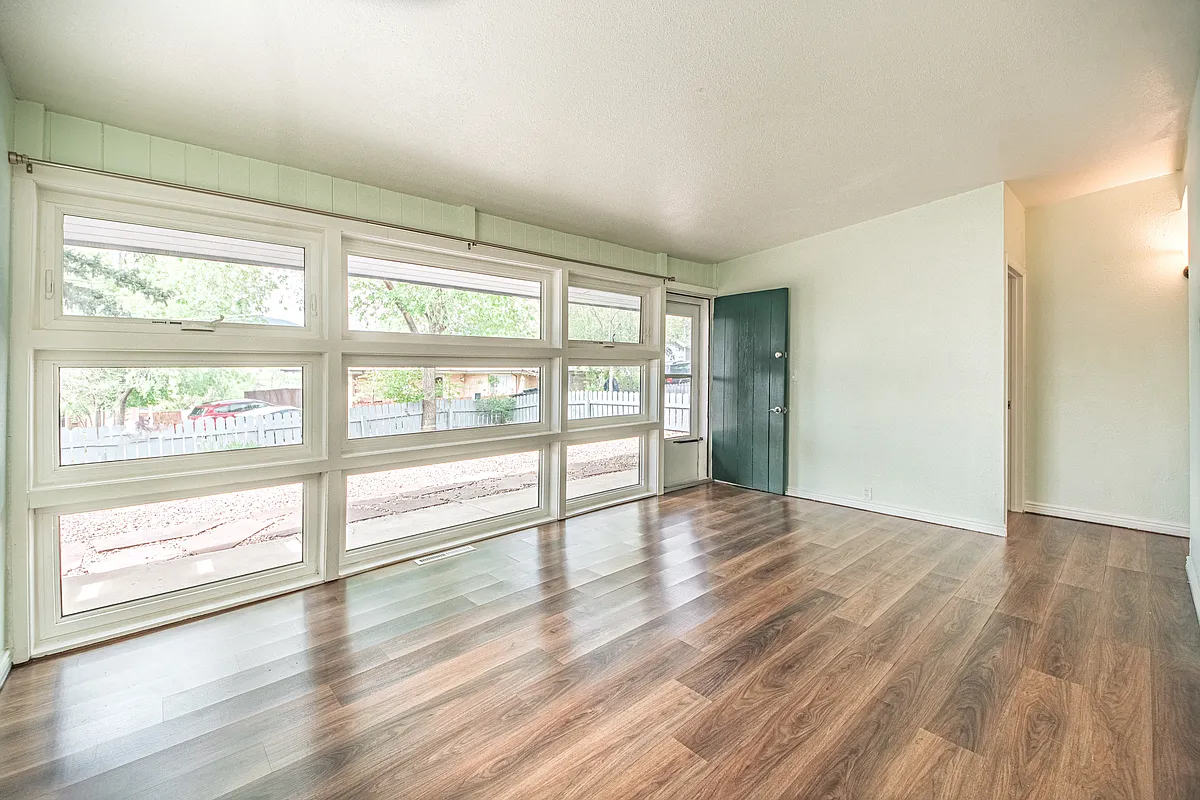 Building Photo - 501 Hilltop Dr