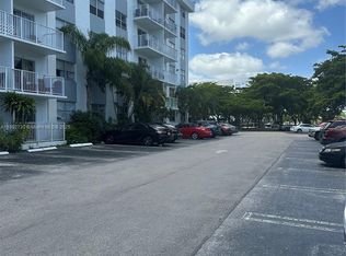 16465 NE 22nd Ave APT 204, North Miami Beach, FL 33160