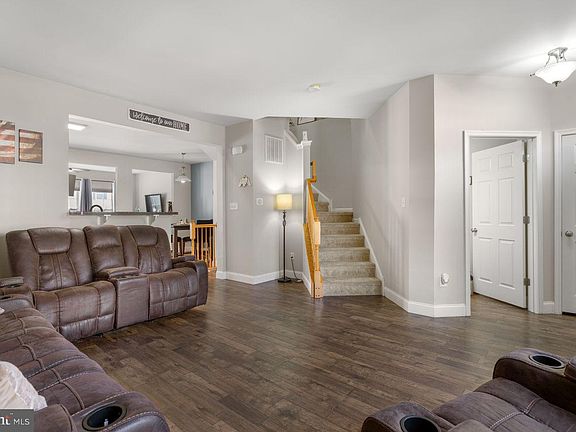 4th image of 465 Concetta Dr