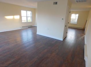 17 Newbury Row, Manchester, NJ 08759