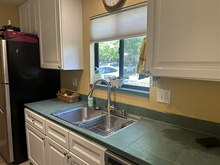 2444 Sycamore Ln #3 — Photo 5