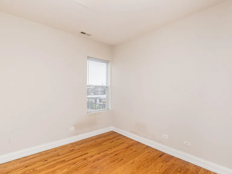 Portage Park Theater Apartments — Photo 35