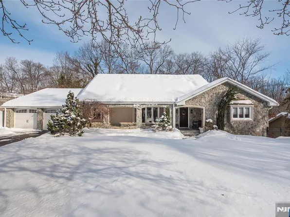 69 Buena Vista Dr, Ringwood, NJ 07456
