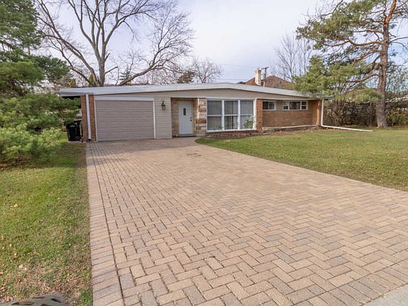3rd image of 4832 N Redwood Dr