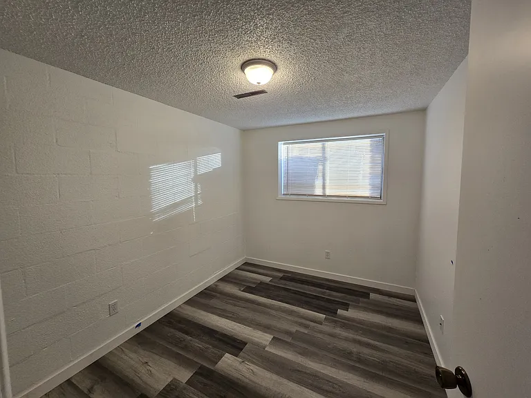 501 Burrell Ave #B — Photo 12