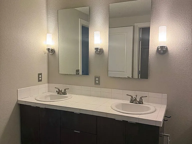 2240 N Clay St #205 — Photo 9