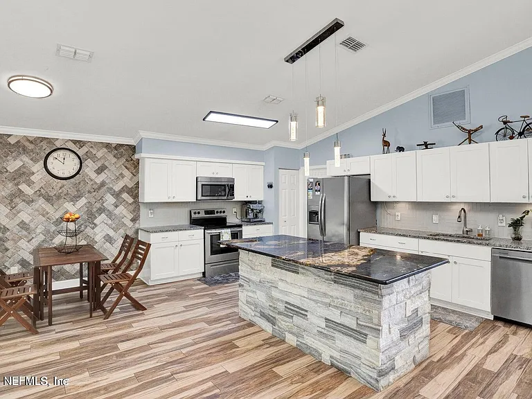 406 Cranes Landing Ct — Photo 3