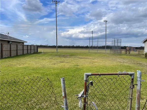 312 Killona Dr, Killona, LA 70057