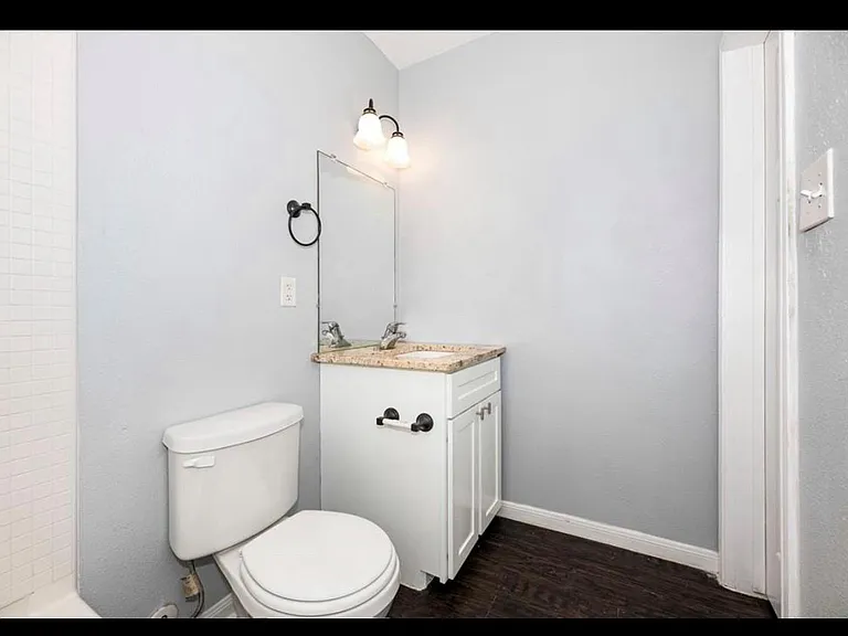 2719 Virginia St — Photo 3