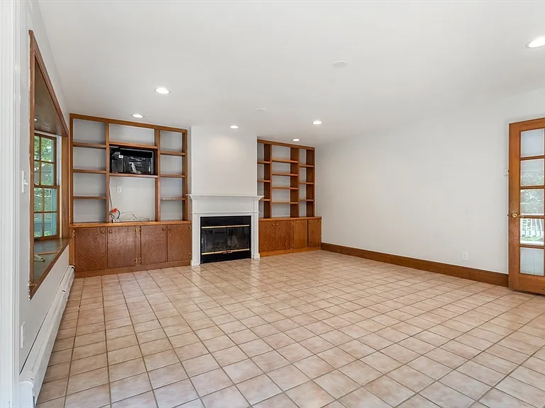 37 Cedar St #37 — Photo 8