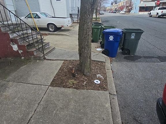 4th image of 2027 Clifton Ave