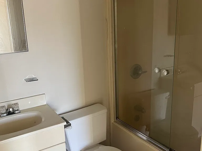 713 S Oakwood Ave #304 — Photo 1