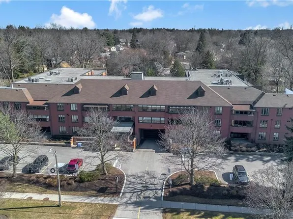 150 Wilson St W #308, Hamilton, ON L9G 4E7