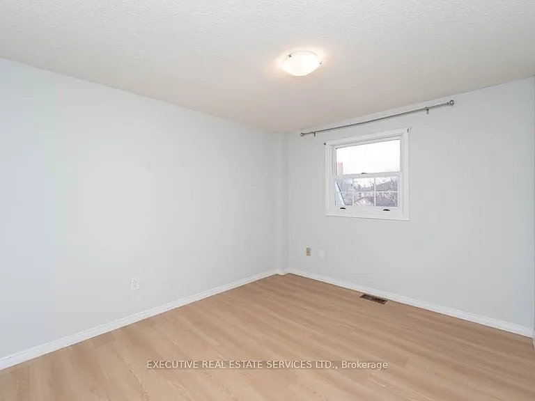 11 Upland Dr #UPPER — Photo 29