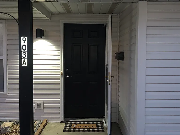 903 W Walnut St #A — Photo 2