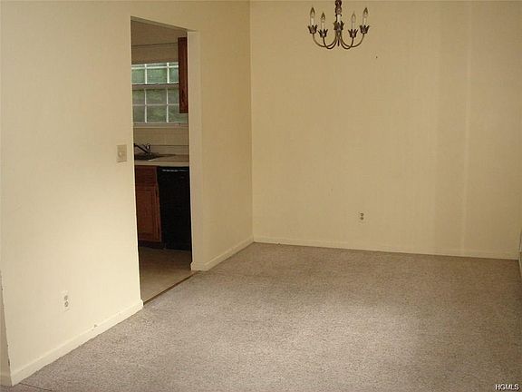 3rd image of 11 Lexington Hl Unit 12