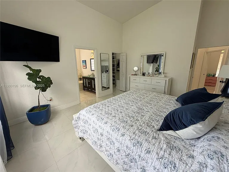 2330 SW 132nd Way — Photo 10