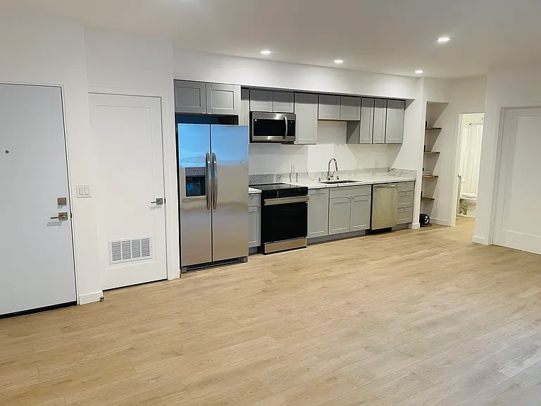 1707 Brockton Ave #14 — Photo 5