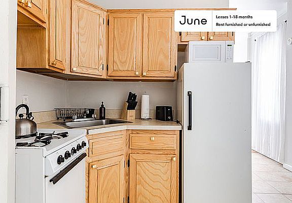 2nd image of 304 E 83rd St APT 3D
