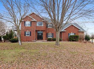 W5871 Royaltroon Dr, MENASHA, WI 54952