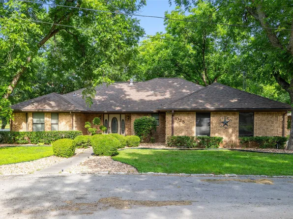 1025 S Lamar St, De Leon, TX 76444