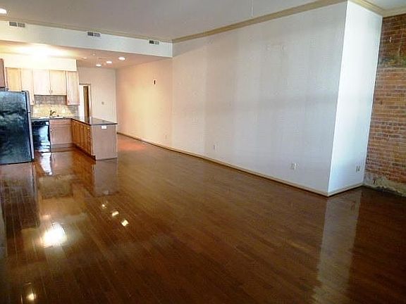 4th image of 346 S High St #201