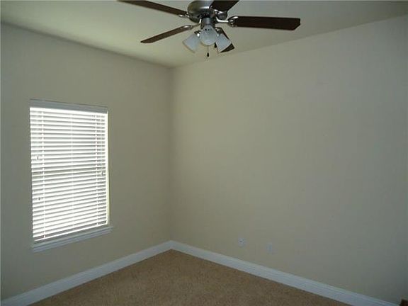 5th image of 4004 Oakwood Cir