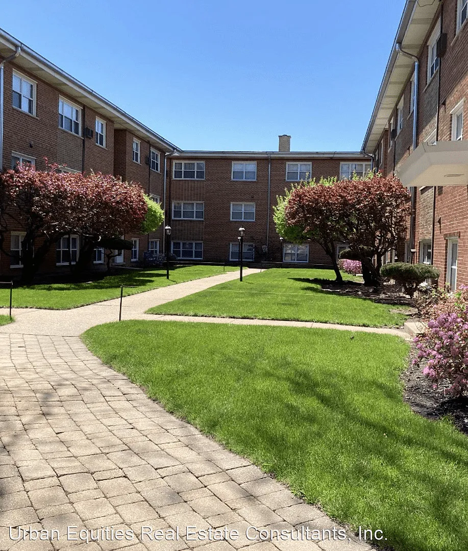 1 bed, 1.0 bath, 900 sqft, $1,195 — Photo 1